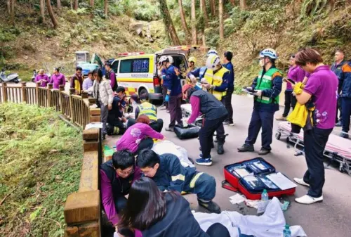 南投杉林溪遊園車墜谷1死7傷　死者退休常與妻旅遊卻碰上意外
