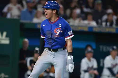 ▲「台灣隊長」陳傑憲面對韓國一戰，頂著左手指骨裂傷勢撲壘，讓全台球迷感動萬分，手上穿戴的JORDAN護手也被不少球迷注意到。（圖／記者葉政勳攝）