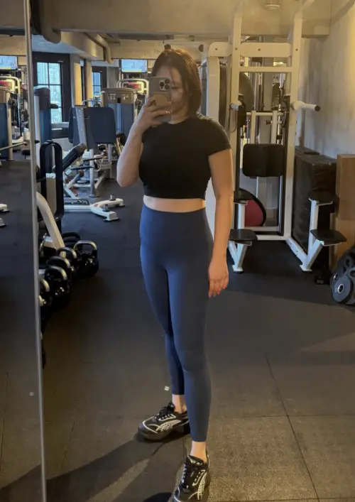 ▲劉品言曬健身照，產後恢復得相當不錯。（圖／翻攝自IG@esther88）