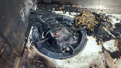 ▲賴男為了不讓趙母報警，竟直接將手機丟到瓦斯爐上燒毀。（圖／警方提供）