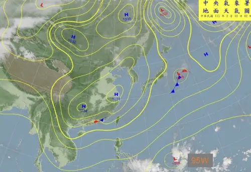 ▲地面天氣圖顯示，菲律賓東方海面出現「熱帶擾動95W」，未來有機會增強為鸚鵡颱風。（圖／賈新興提供）