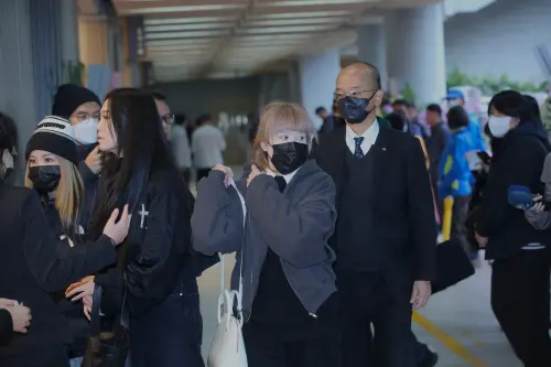 陸元琪現身袁惟仁告別式 ！破除長輩阻擋傳聞　快步趕上家祭