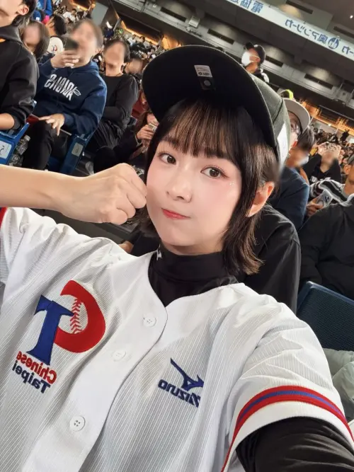 ▲籃籃形容在東京巨蛋為中華隊連續4天應援像打完仗，卻為台灣人而感動，心裡很溫暖。（圖／摘自 IG@lan0716）