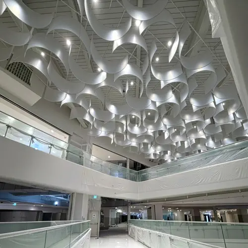 ▲ 商場還採用了獨特的螺旋編織結構和新月形波浪天花板設計，展現出其作為北屯區全新時尚地標的獨特魅力，預計 4 月 10 日盛大開幕，領軍台中百貨大戰。（圖／翻攝自漢神洲際購物廣場臉書）