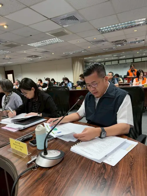 ▲少年隊陳仁正隊長（兼少輔會執行秘書）代表警察局進行「少年犯罪狀況」專題報告。(圖／高市少年隊提供)