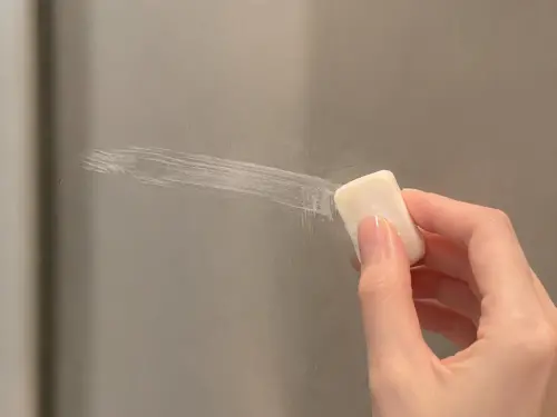 不用買清潔劑了！擦鏡子改用「1神物」　專家推：去汙防霧又省錢