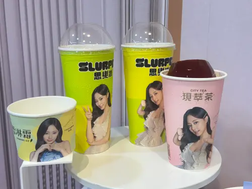 ▲7-11也將在3月18日起換上子瑜聯名主題杯、杯套、甜筒紙套。（圖／記者鍾怡婷攝）