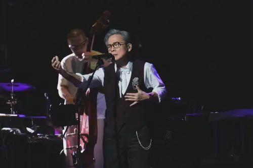 羅大佑72歲開唱在台上求呼吸器外送！激動喊：唱歌是我的基本人權