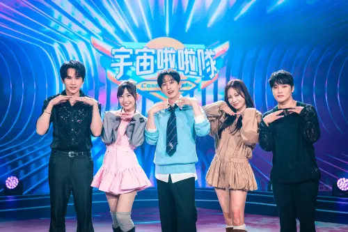 ▲《宇宙啦啦隊》邀來SJ銀赫（中）擔任主持人，首播成功吸引大批觀眾關注。（圖／緯來電視網提供）