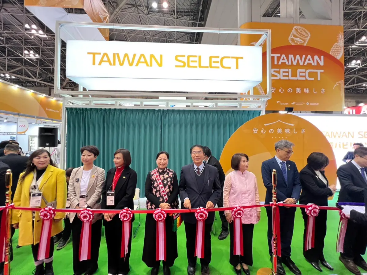 ▲ 台南市長黃偉哲與其他縣市首長連袂為東京食品展臺灣館剪綵啟動。（圖／南市府提供）