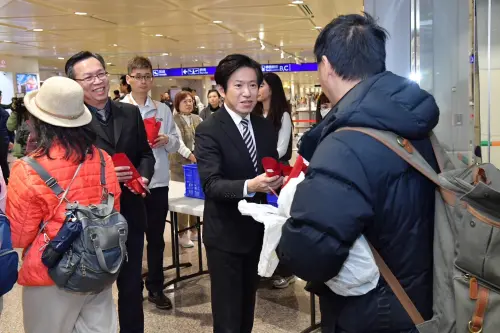 接機杜拜旅客感謝體恤與合作　張惇涵拜託國人2件事