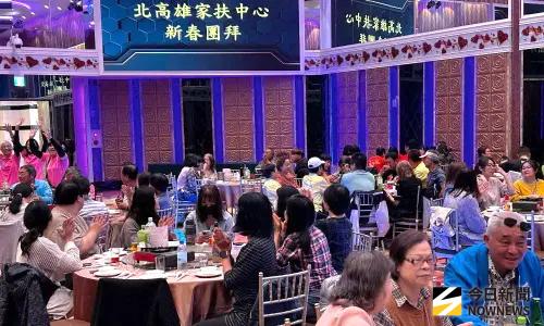 ▲台灣家扶基金會北高雄家扶中心舉辦新春團拜聯誼活動，有歷屆主任委員、北高雄家扶中心主任吳瑞華、現任扶幼委員，以及社工、志工與會。(圖／記者黃守作攝，2026.03.10)