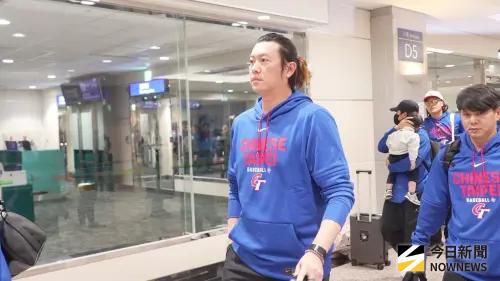 ▲WBC中華隊教練王建民，今隨隊搭機返台。（圖／記者張一笙攝）