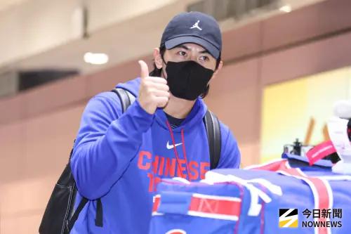 陳傑憲壓軸入境球迷發出「噓聲」 ？超體貼原因曝光　不想吵醒他