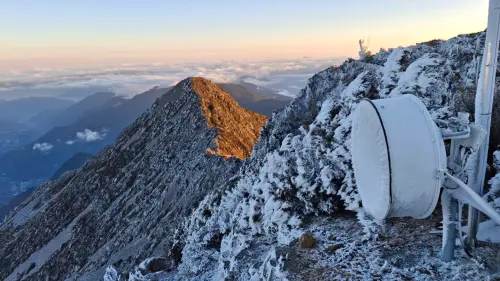 ▲玉山氣象站的降雪在上午停止，積雪尚未消退。（圖／玉山氣象站提供）