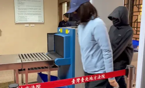 ▲楊姓女子（右）涉嫌3度將老鼠藥混入Alex的飲食中，遭檢方起訴殺人未遂並求刑8年。（圖／民眾提供）