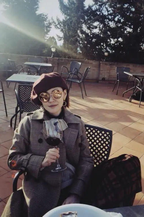 ▲小S（如圖）曾在Podcast節目上分享，有次因為偷拍老公許雅鈞抱枕頭的畫面上傳，讓對方很生氣。後來是老公主動破冰，她大讚老公很有勇氣。（圖／翻攝自小S徐熙娣臉書）