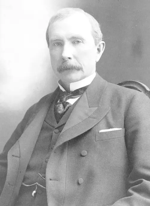 ▲洛克菲勒靠著石油事業成為歷史上的第一位億萬富豪與全球首富。（圖／維基百科）