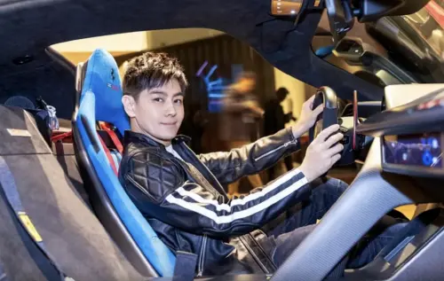 ▲林志穎（如圖）18歲入手人生第一輛跑車，如今身價上看260億。（圖／翻攝自法拉利官網）