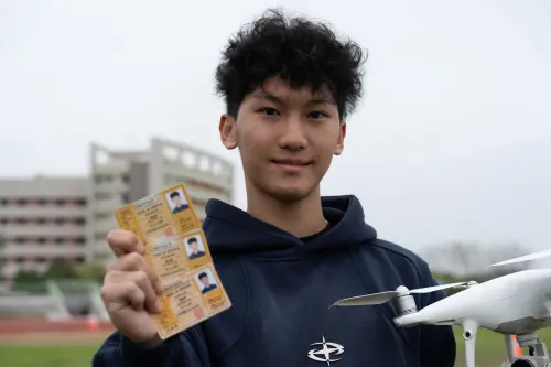 ▲嶺東科大數位媒體設計系二年級賴俊霖同學已取得多張無人機專業證照。（圖／嶺東科大提供）