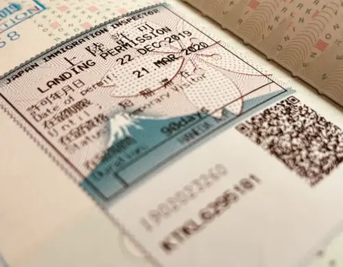 ▲JESTA要求所有免簽短期居留外國旅客，於啟程前線上申報個人資訊、職業、入境目的等，由日本出入國管理廳負責審查。（圖／JESTA官網）