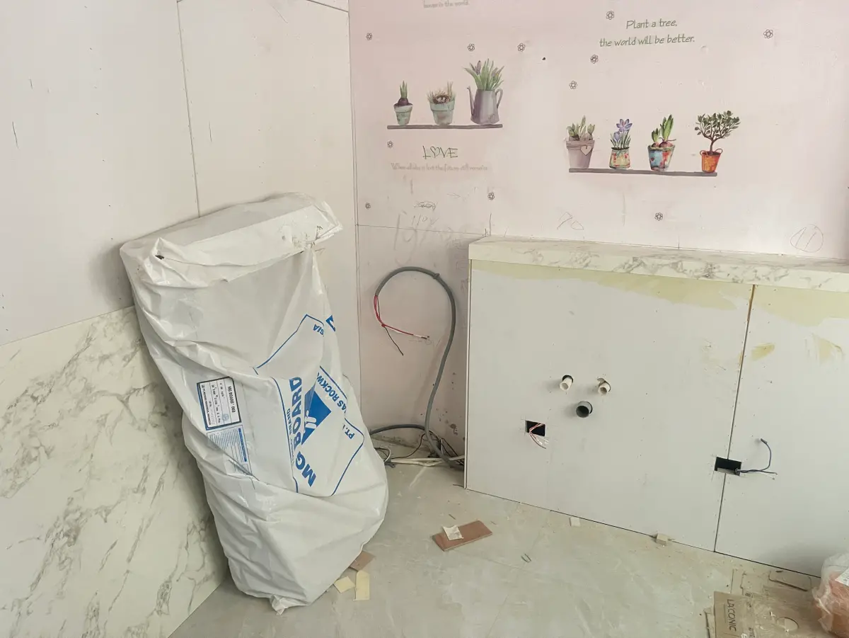 ▲台北一名小資女翻修老宅，透過網路平台介紹找到一間裝修公司，卻遇到「裝潢蟑螂」，先後支付200多萬元，只完成拆除作業。（圖／住保會提供dqpa.org）