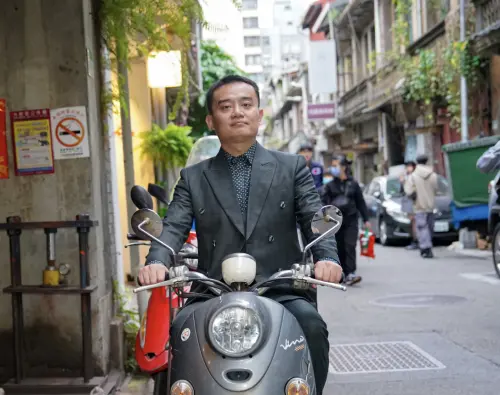 ▲童榮地（如圖）財力與時間可想而知充裕，讓人深感佩服。（圖／翻攝自童榮地IG＠rongditong）