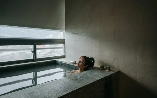 ▲北投老爺酒店「開工in援」住房專案，官網訂房雙人入住含早餐每晚6368元起免收一成服務費。（圖/老爺酒店集團提供）