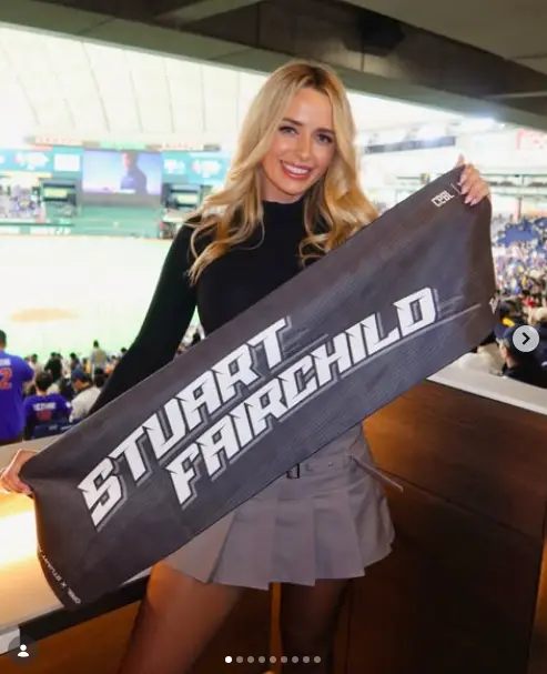 ▲「費仔」辣妻漢娜（如圖）這幾日的球場穿搭成為焦點，短版上衣搭配迷你裙展現傲人身材。（圖／漢娜IG @hannafairchi）