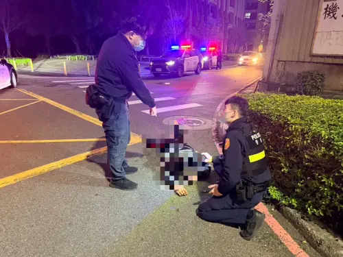 新北男敬酒敬到出事了！慘被「安全帽狂K爆頭」倒路邊　警速逮4嫌