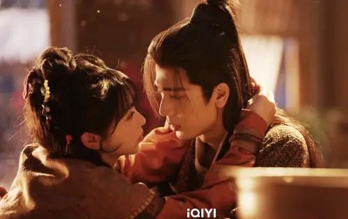 田曦薇還原《逐玉》名場面！趴張凌赫身上「現在想吃嗎」粉絲嗨炸