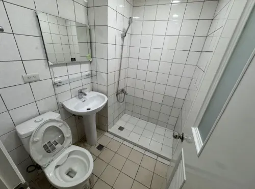 ▲浴室都整理得相當乾淨，如果沒有漏水，可以省下一筆裝修費。（圖／翻攝自台灣金聯tamco.com.tw）