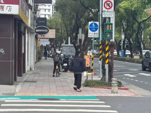 ▲交通部今（12）日表示，「小綠人」未來將取消「快走」動畫，但不會取消閃爍，將盡速與19個縣市政府溝通，今年一定會統一。（圖／記者徐銘穗攝）