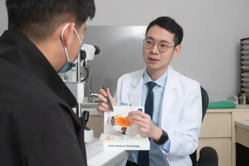 ▲綻亮眼科專科擁有「德國蔡司白內障設備認證中心」與「德國蔡司高階數位檢查中心」，從術前檢查、手術過程、術後照護導入數位化流程，為民眾打造專屬客製化視力解決方案。（圖／綻亮眼科專科提供）