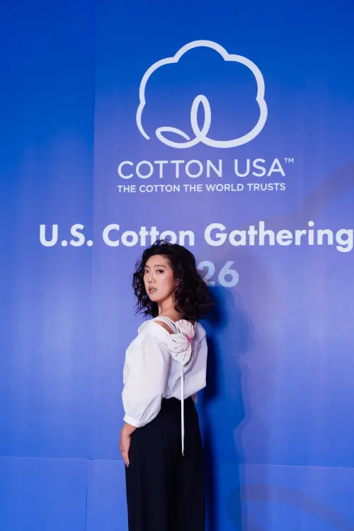 ▲李竺芯受到酸民嘲笑長得像熨斗、下巴又長，她自信表示，全家都是熨斗臉，很有特色，下巴長是長壽的代表。（圖／美國棉提供）