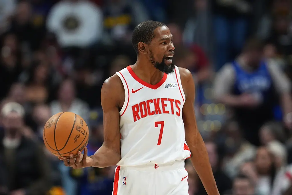 ▲休士頓火箭隊今（12）日客場挑戰丹佛金塊隊，這場原被預期為西區第3與第6名的強強對決，最終竟演變成一場單方面的屠殺。火箭隊全場進攻斷電，外線手感冰冷至極，投出令人咋舌的三分球33投4中，終場以93：129惨敗金塊36分。（圖／美聯社／達志影像）