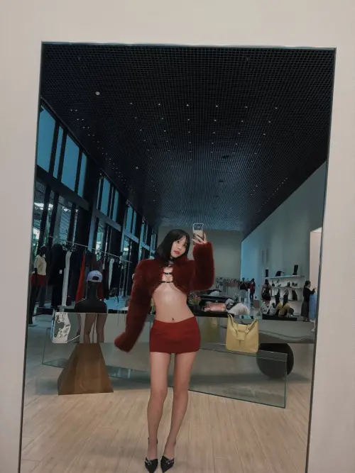 ▲陳芳語（如圖）辣照才貼出19小時，已吸引3.2萬人朝聖。（圖／翻攝自陳芳語IG@lekimberleyy）