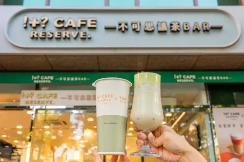 ▲7-11不可思議茶BAR全面更換新菜單，開心果奶蓋茶拿鐵嚐鮮價兩杯120元。（圖／7-11提供）