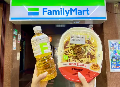 ▲「99元套餐」中，消費者可任選79元至89元指定主餐，搭購飲品為6款FamiCollection 700ml茶飲。（圖／全家提供）