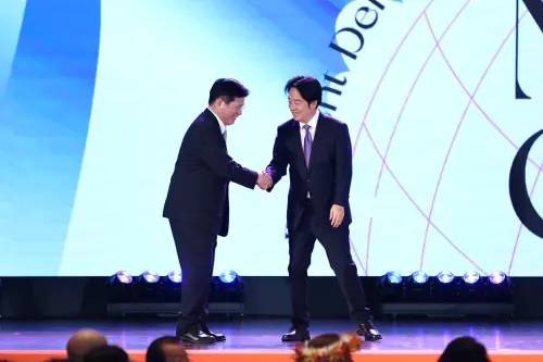 ▲賴清德感謝外交部長林佳龍推動「總合外交」的辛勞。（圖／朱永強攝，2026.03.12）