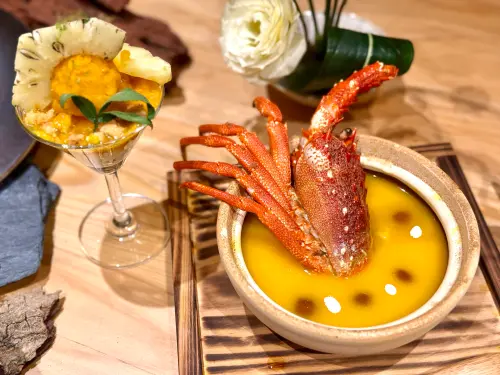 ▲「龍蝦頭栗子南瓜湯」。（圖／記者蕭涵云攝）