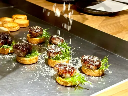 ▲現刨起司有如雪花。（圖／記者蕭涵云攝）