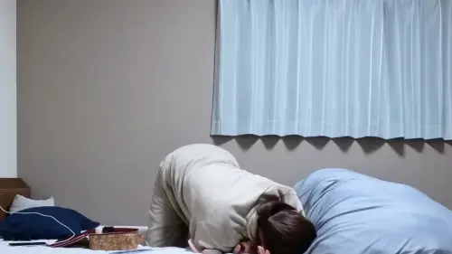 ▲生產前的陣痛讓松村沙友理痛到在床上打滾。（圖／松村沙友理YouTube）