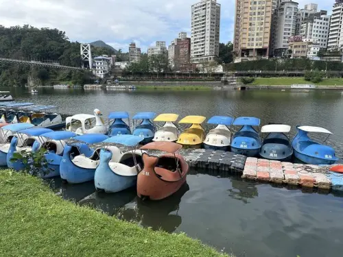 新店碧潭驚見浮屍！92歲老翁漂浮天鵝船碼頭　現場留遺書
