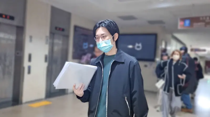    ▲林經哲對於騷擾他的女粉絲仍心有餘悸，開完庭等到女方離開一陣子才敢下樓。（圖／記者劉松霖攝）  