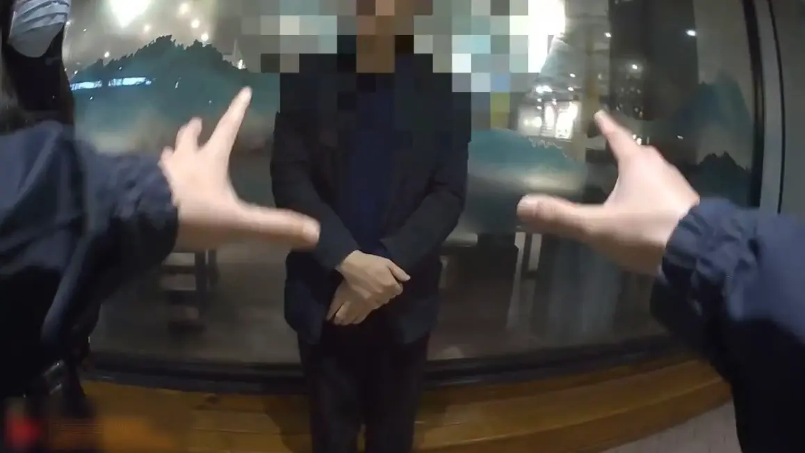 ▲台北市大安區光復南路10日晚間有3名女子前往公車站途中，突遭到一名韓國籍K姓男子搭肩。（圖／警方提供）