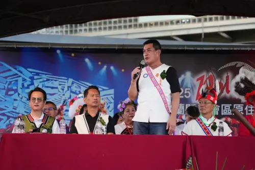 朝野協商談軍購！在會議室睡翻畫面曝光　黃仁致歉：不好的示範