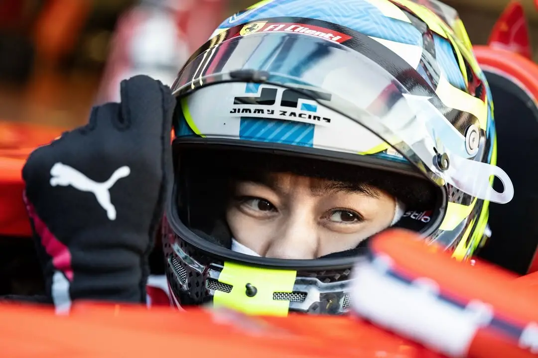 ▲林志穎（如圖）愛車成癡，還愛到變成專業賽車手。23歲買了第一台法拉利之後，自此走上收藏跑車之路，6千萬跑車是他買零食的代步工具，最新入手的是2億元的馬王F80。（圖／翻攝自林志穎IG@jimmylin）