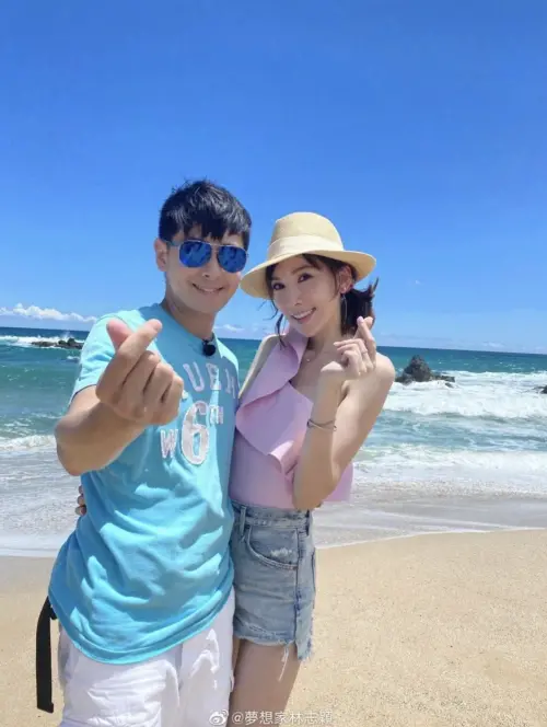 ▲林志穎（左）疼愛陳若儀（右）有加，用實際行動給予安全感，幸福家庭至今安穩。（圖／翻攝自林志穎微博）