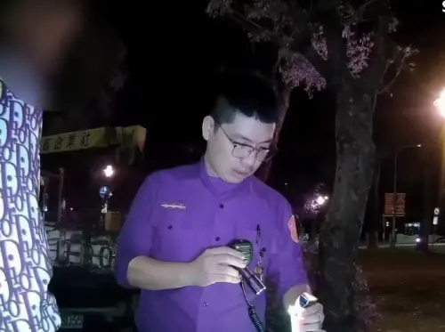 關心路中拋錨車　鳳警意外發現無照男毒駕又持毒